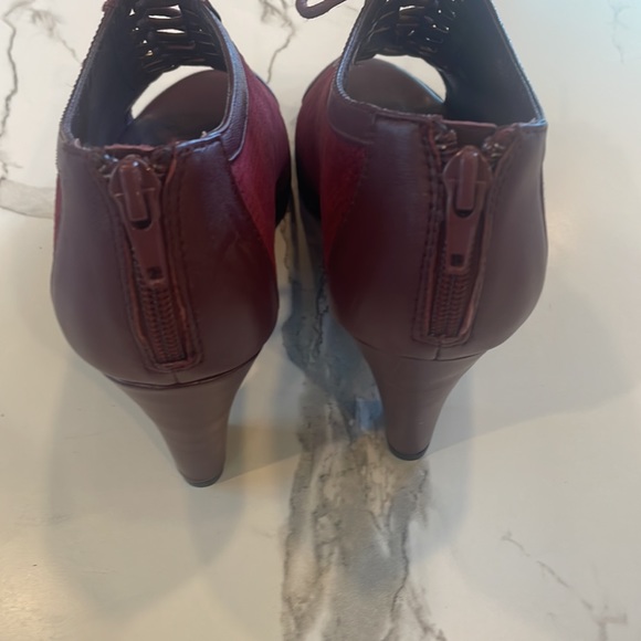 Bella Vita Burgundy Suede Peep toe,lace up,chunky heel,zipper closure,7 1/2, - Picture 6 of 16